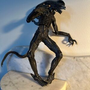 NECA Aliens Alien Warrior Action Figure Loose 9”